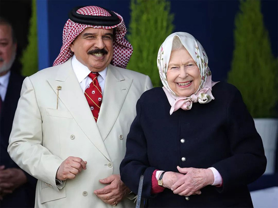 英女王曾亲自接待过到访英国的巴林国王哈马德·本·伊萨·阿勒哈利法。