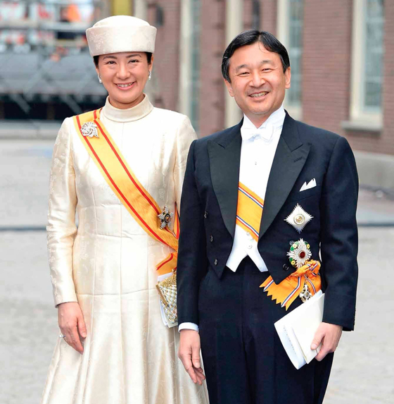 德仁毕业于英国牛津大学,是日本皇室首位出国留学的成员,1991年正式被立为皇太子,2019年正式继位天皇。
