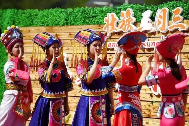 中秋佳节按常规喜欢吉祥彩话,禁忌咀咒恶言的,可是在壮族地区却流传过这节日喜欢挨骂的特殊习俗。