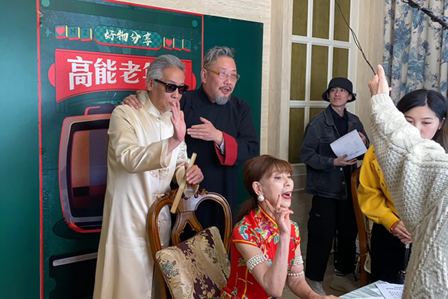 以79岁高龄杀入直播界,对汪奶奶来说是一个很大的考验,但她会在每一次的挫折中改进。