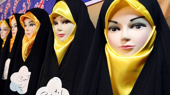 保守派穆斯林要求女性戴头巾遮住头发。