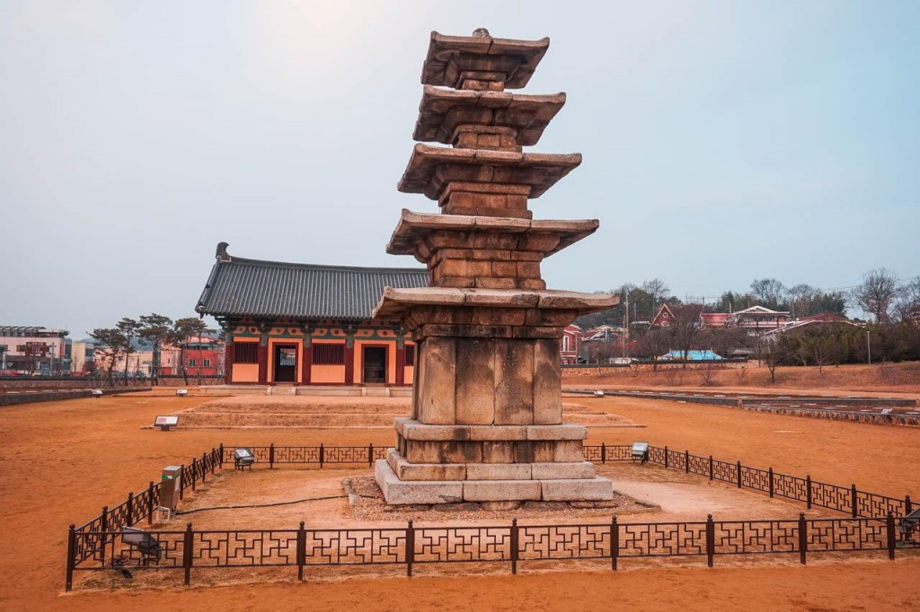 于公元538年建起的韩国定林寺五层石塔。