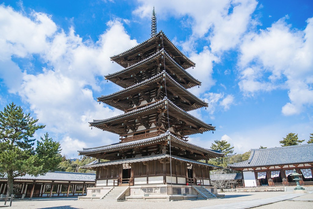 日本广岛县法隆寺内的五重塔是日本最古老的塔。