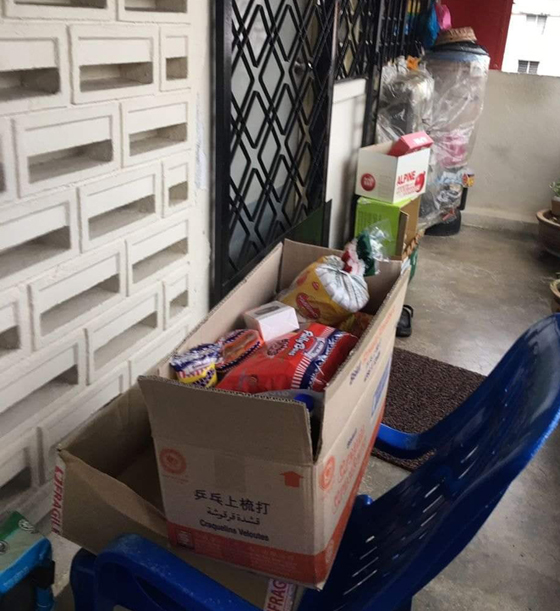 疫情期间做好安全措施,把物资放在受助者的门口,零接触下完成任务。