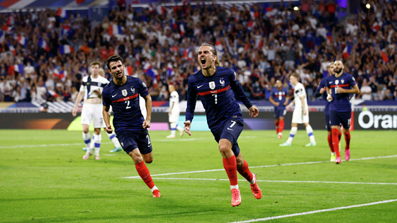 D组中法国是最大热门，阵容已经空前强大，具备卫冕世界杯实力，乌克兰和芬兰恐怕要争夺小组次席。