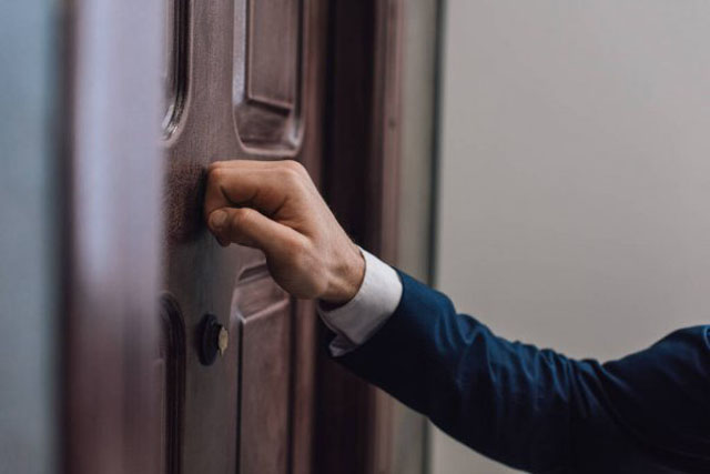 【鬼故短篇】酒店里的敲门声 | 新生活报 - ilifepost爱生活