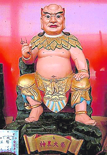 人民感激神农大帝功劳,立庙造像来祭祀,以祈佑五谷丰收,身心健康。