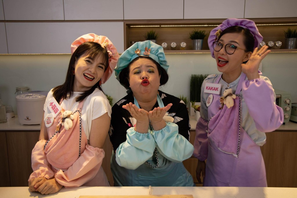 小薇薇与林静苗合作的闺蜜厨房网络节目。