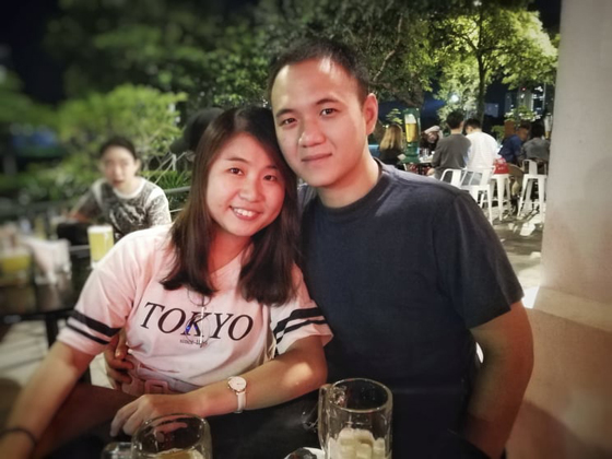 Esther与丈夫就是在交友App认识,交往直到结婚。