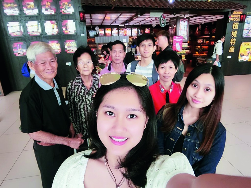 首次带家人出外旅游,感情融洽。