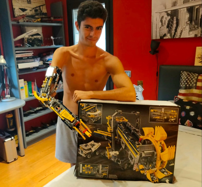 David 用LEGO制作义肢成本低,人人可负担,他更在YouTube 频道免费提供制作教学。