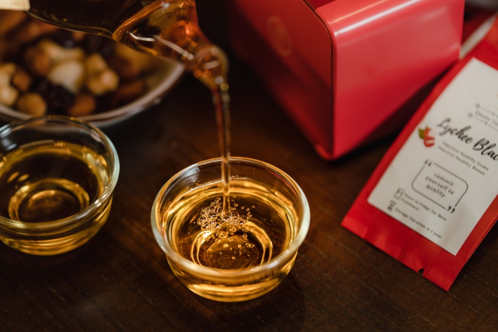 随着懒人产品健康茶饮问世，喝茶变得方便起来。