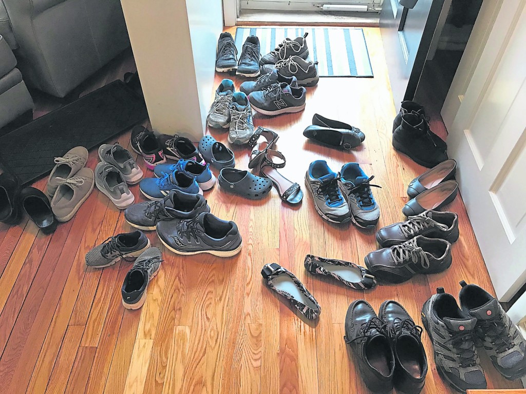 鞋子摆放乱七八糟，除了影响美观，也会对家里的运势造成影响。