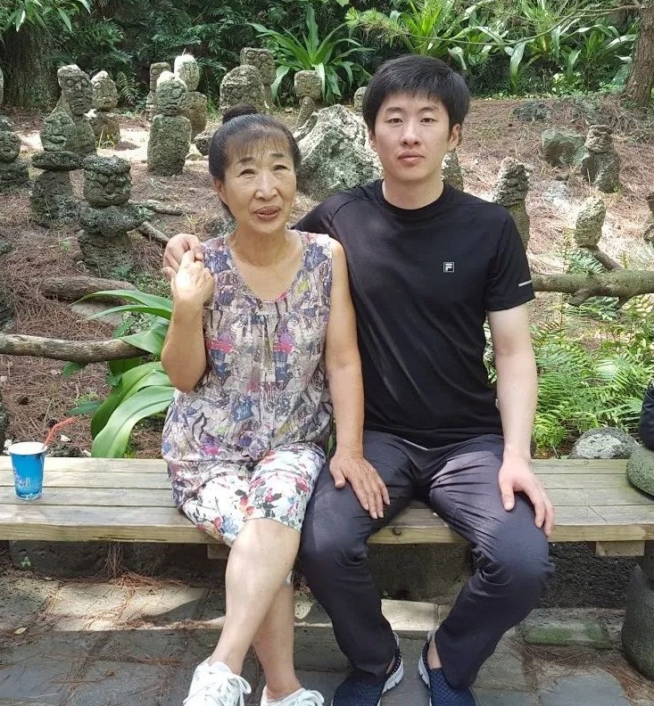 波仔得知妻子的真实年龄后,波仔也表示自己并不会介意,不论是65岁还是73岁,她始终都是我最美的新娘。