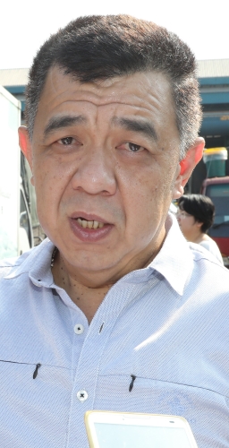 吉隆坡蔬菜批发商公会主席黄敬发指出外籍劳工人力短缺是蔬菜涨价最大的诱因。
