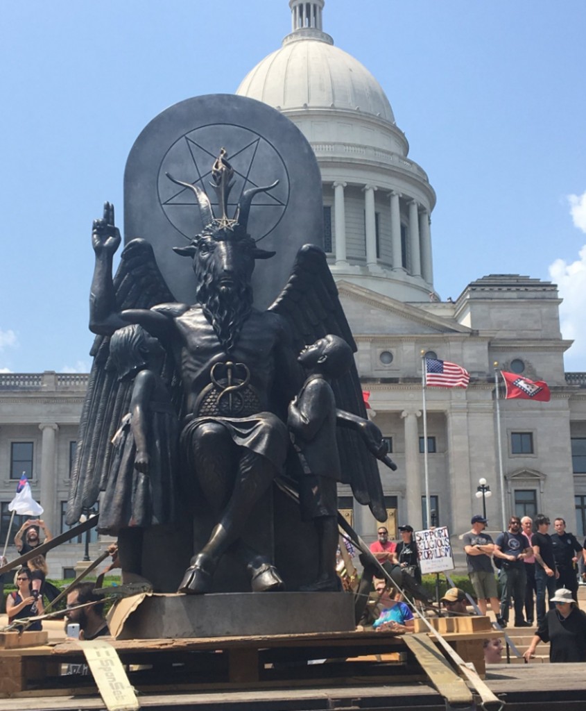 修练巫术20年 巫师获聘为撒旦教牧师 | 新生活报 - ilifepost爱生活