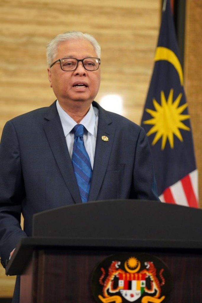 8月21日，依斯迈沙比里（Ismail Sabri ）正式就任马来西亚第9任首相。