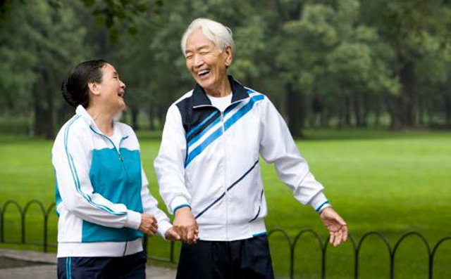 不想患上老年痴呆症，平时要保持开朗的心和多运动。