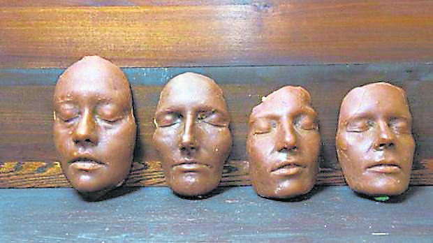 古罗马人尝试让蜡像面具变得生动逼真一些,他们认为,面具如果与死者越相像,那么获得的神力就更强。