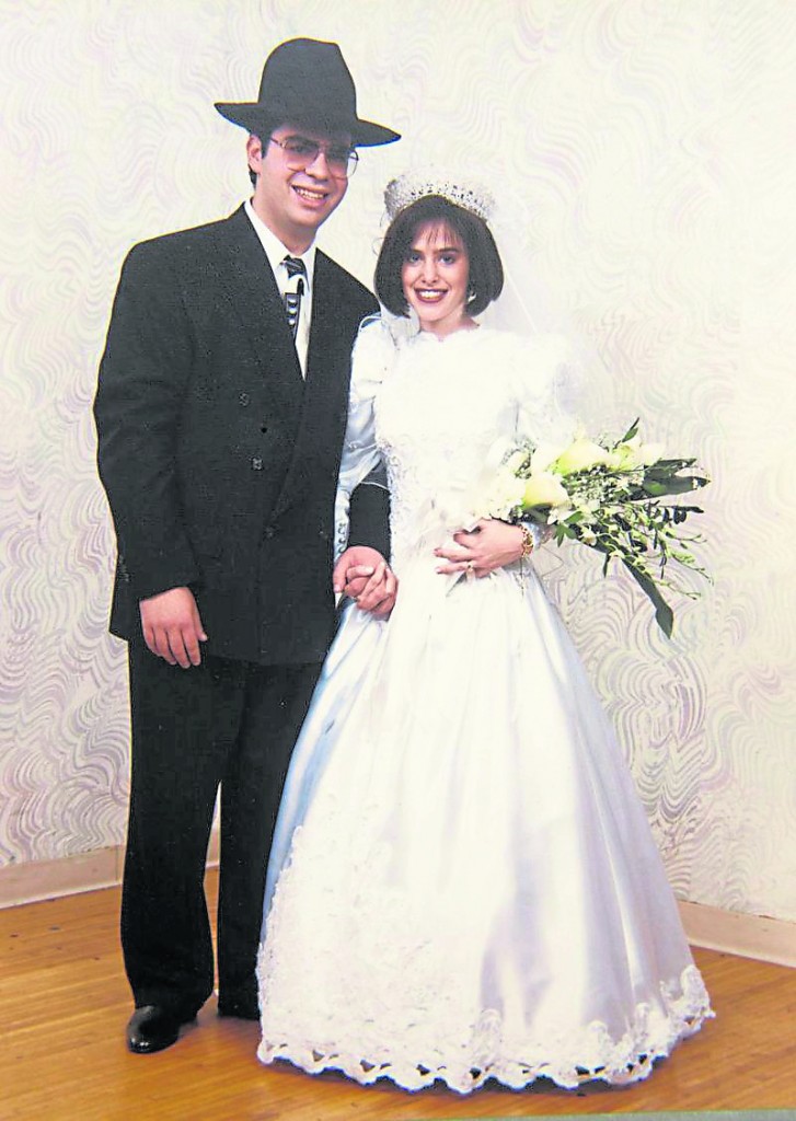 弗莱迪在19岁还没正式成年时,被父母迫着嫁给了一位27岁的陌生男子。