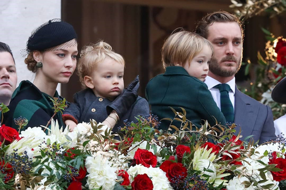 儿子皮耶娶了贵族世家出生的Beatrice Borromeo,连生了两个高颜值的小王子。