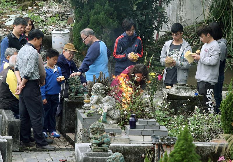 在中国清明节除了扫墓,传统食物也很重要,据闻吃了寓意好运,全年健康。