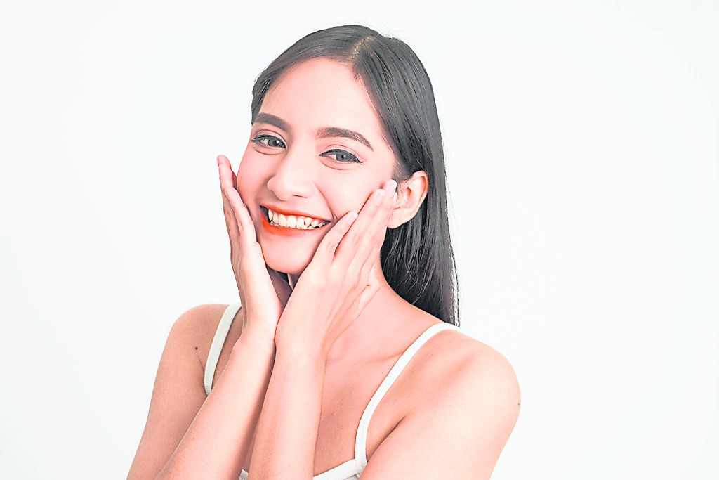 Beautiful,Skin,Care,Woman,Face,Smile,To,You,With,White