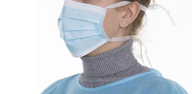 用绑带式的外科口罩，对有耳部湿疹的患者可减少摩擦。