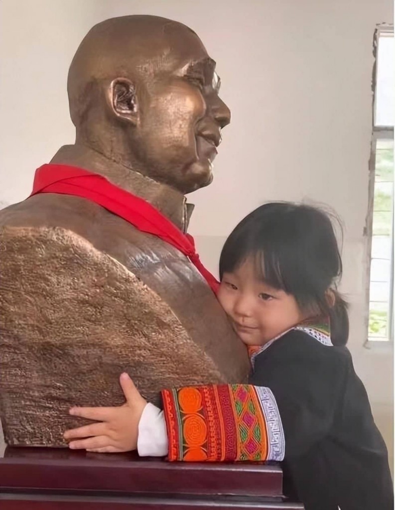 女童认雕像7