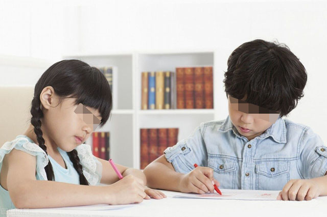 从小父母要C先生把妹妹带好,不能拿自己跟妹妹比,加上原本能够关心他的姑姑也不再了,使他心灵没有了精神支柱。