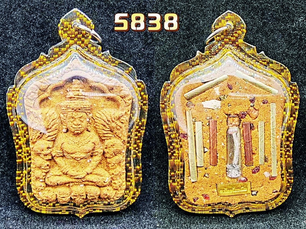 坤平将军人缘佛牌VVIP,后面有八支符管、骨块和一小樽骨灰,戴了情花开。