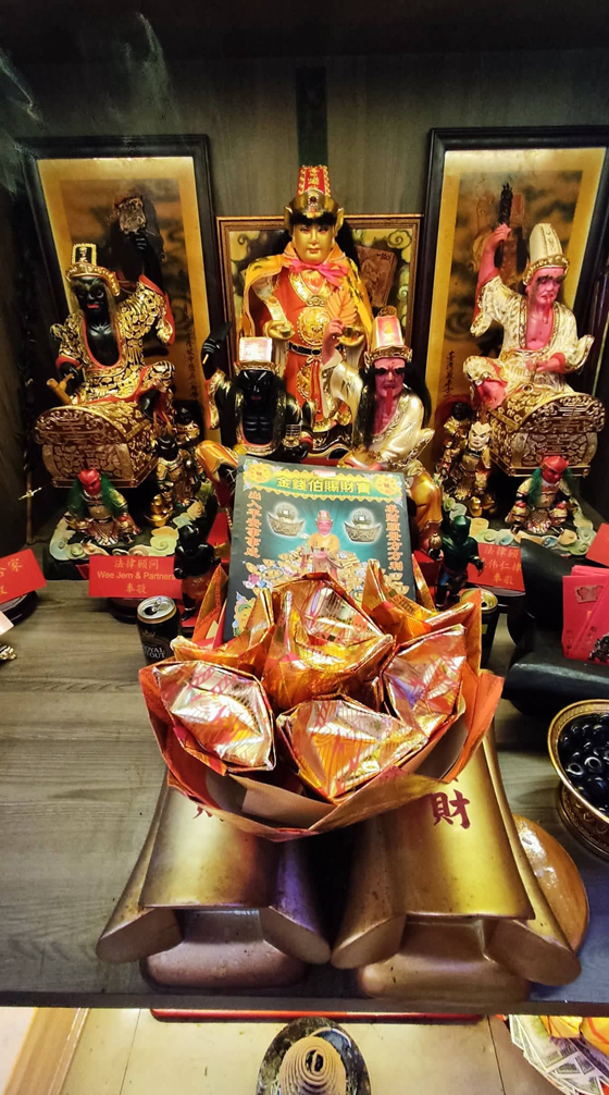 献给金钱伯的补财库配套,祈求财源广进。