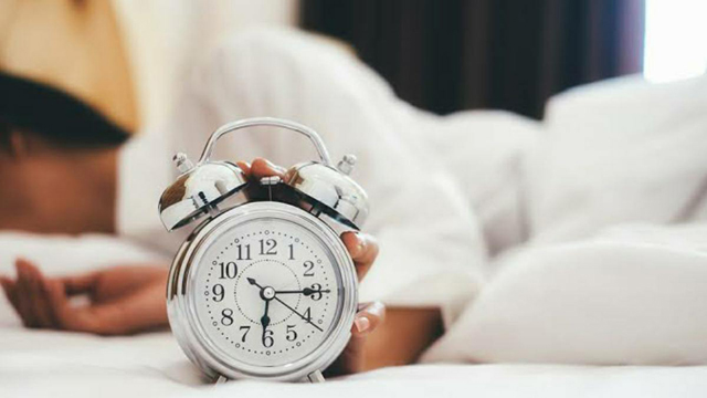 每晚的睡眠中一般会发生大约四至六个睡眠周期。