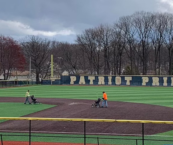 当局在占地28亩的校园内进行各种放射学评估,包括对室内空气样本进行检测。