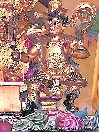 风伯即指风神,是人面鸟身的天神。