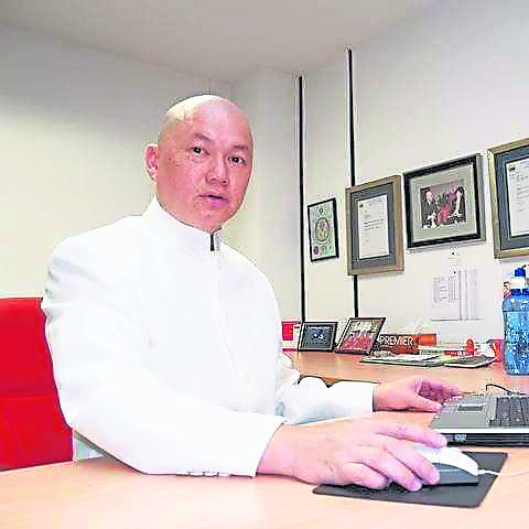在丈夫光头陈的支持和帮助下,Vanessa Chyi敢敢露!