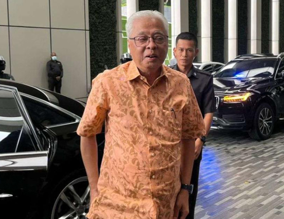 前首相兼巫统副主席依斯迈沙比里否认,国阵与伊党领袖私下密谈的网络传言。