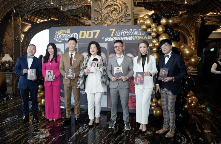 风云人物007 ——(由左至右)铁打神医梁润江(Master Chris Leong)、奢侈判官张月(Raechel Chong)、房产教授蔡砾葳(Gary Chua)、巾帼女警李美香博士(Dato’ Dr. Lee Bee Phang)、理财教父卢耀祥(Master Lo)及微创女神林釨潾(Loreen Zi Ling)。