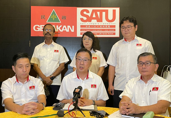 民政党主席拿督刘华才(前排中)表示,虽然民政党在第15届全国大选中落败,但会把所有心力放在明年州选举备战工作,争取胜选。