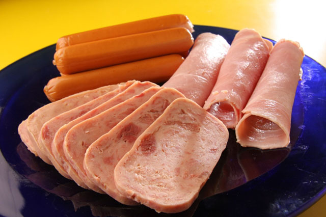 如动物性脂肪、加工食物等饱和脂肪,每天摄取量不应高于整体饮食的百分之十。