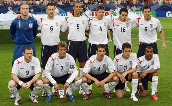 (1st row fromL) English forward Wayne Ro