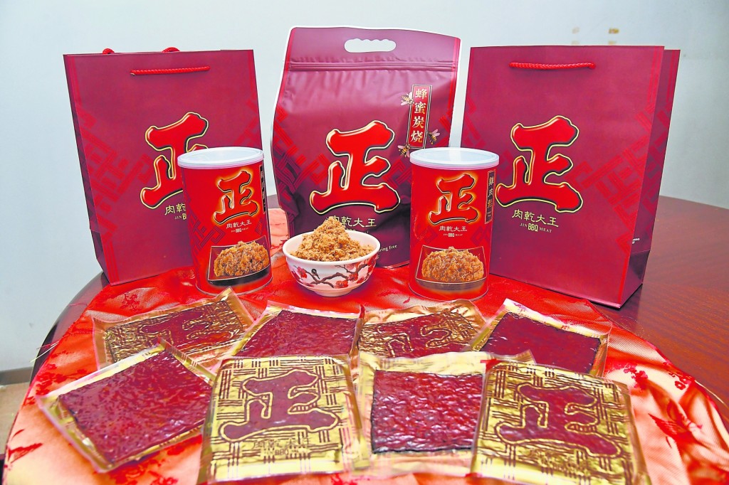 配合2023兔年的来临,“正肉干大王”推出传统秘制的肉干供消费者选购,产品包括皇帝肉干、切片、碎肉的猪/鸡肉干和腊味等。