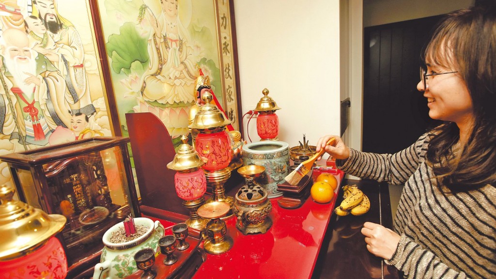 家中有神位的朋友,在大扫除之后,也要好好清洁及打理神位。
