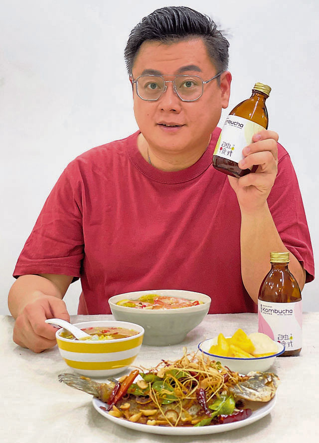 本地知名食谱作家兼自由·食试 Zi You Shi2创办人之一陈鋕晋 (Squall)推荐的食谱-康普茶。