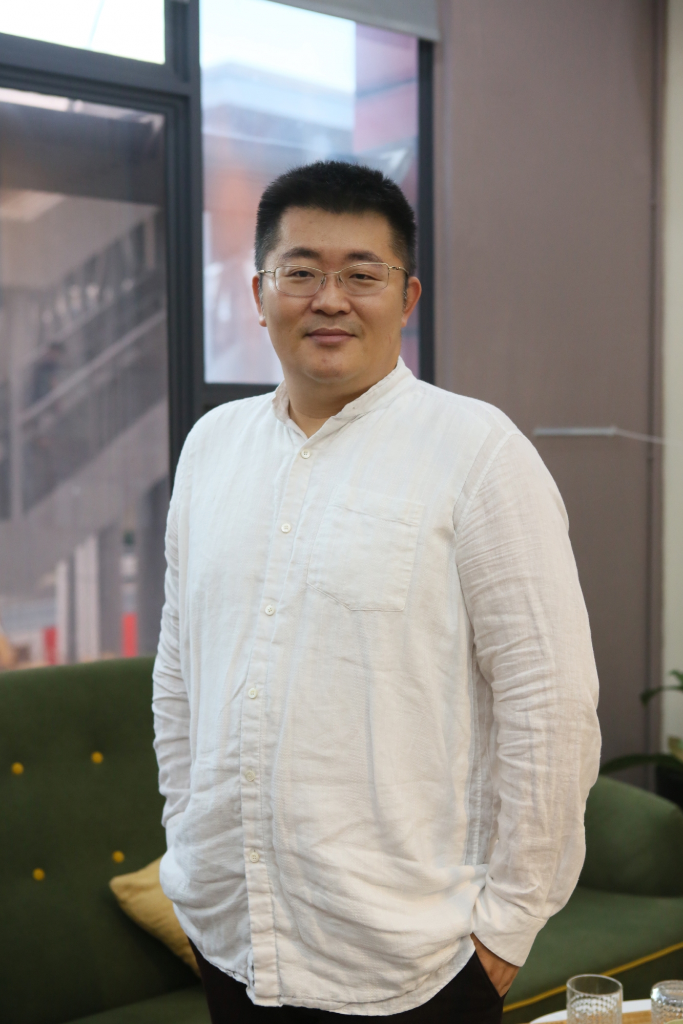 陈颉穆师傅表示,每天生活在气场不干净的空间就会浊气上身,进而引动人的负面情绪,以“气”换“气”概念有助净化心灵。