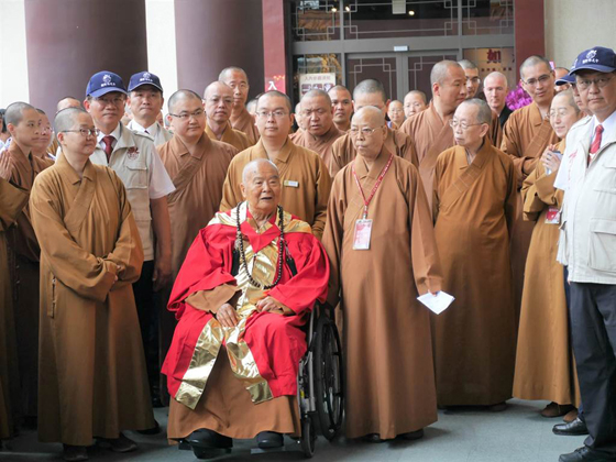 星云大师看淡生死,早在2013年85岁时已立好遗嘱,个人财产约284万令吉已捐公益信托教育基金。