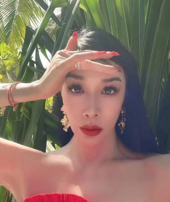 钟丽缇近期常因P图,被网友酸指走样认不出。