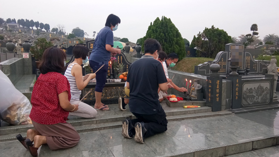 阴宅是需要讲究风水的，只有把祖先安葬在绝佳的风水福地，才能够带给子孙后代吉祥如意。