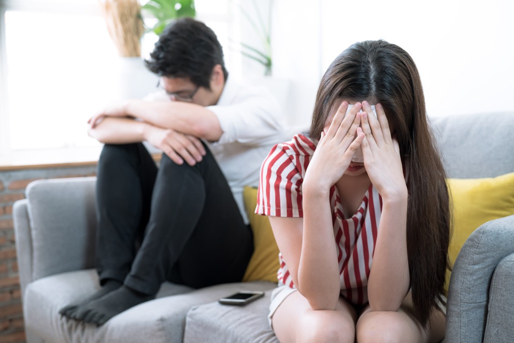 一位女子近日因为怀孕准备结婚生子,却发现男友当初竟偷偷戳破保险套,气得分手,孩子也自然而然流产。