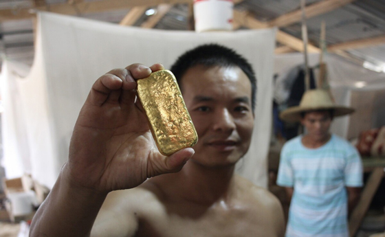 无数中国人跨越山河前往这个非洲最大的黄金生产国,成为淘金者后摇身一变,从人生失意者,成为年入成百上千万的富豪。